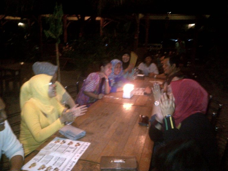 53 tahun