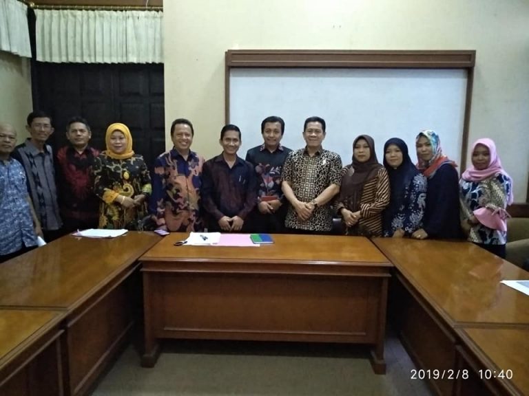 Fose bersama asisten