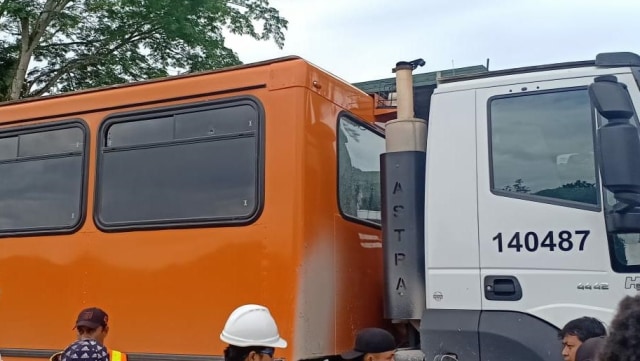 Bus Karyawan