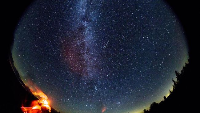 METEOR HUJAN MALAM