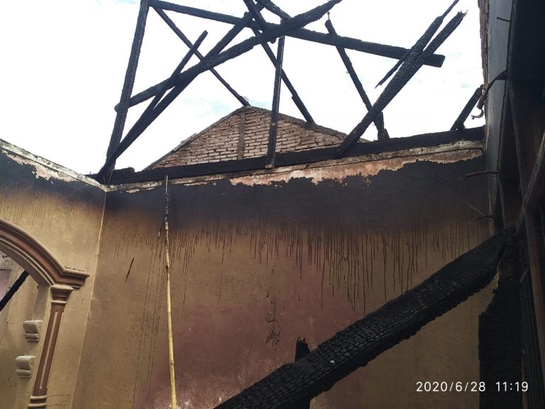 Rumah Terbakar