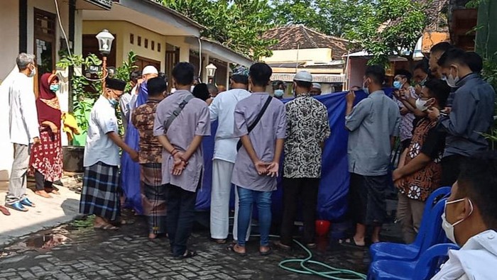 Ustaz Wafat Saat Jadi Imam