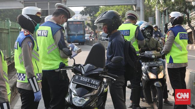 POLISI NAKAL