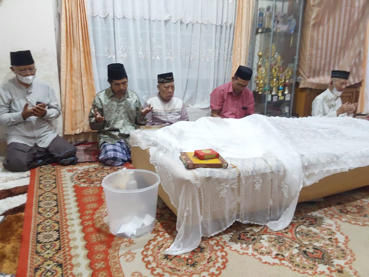 ISTERI MENDIANG H.DAMING DG NGIRATE