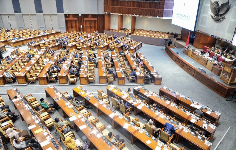DPR SETUJU JADI UU