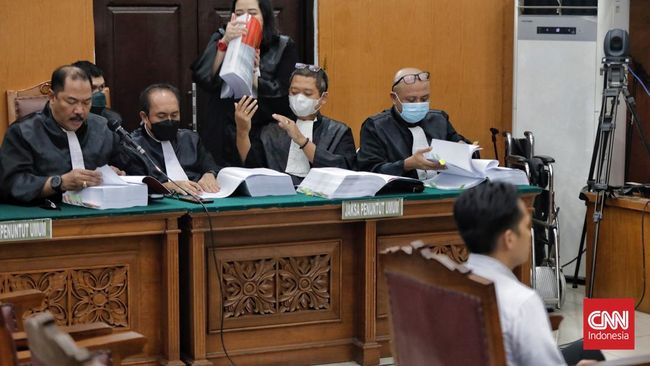 TUNTUTAN 12 TAHUN BRARADA E