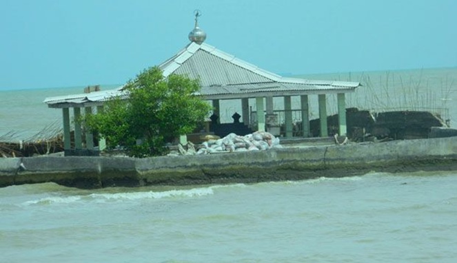 Makam tengah laut2