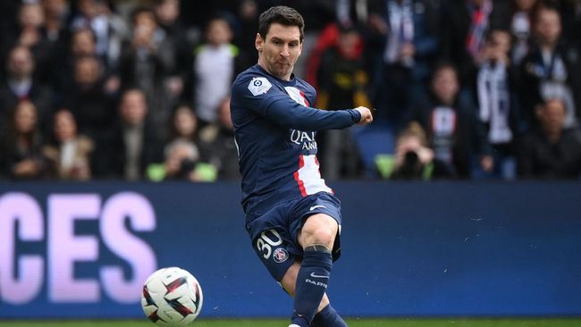 Tendangan Messi