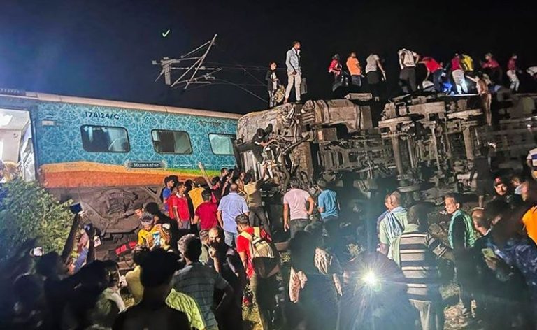 tabrakan_kereta_india_ap