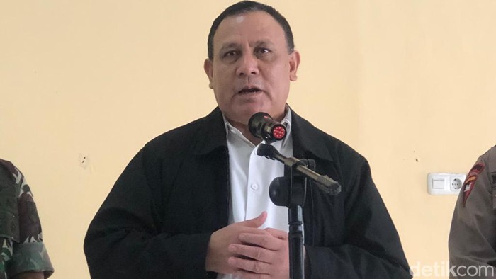 RUMAH FIRLI DIGELEDAH