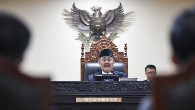 Ketua MK diganti