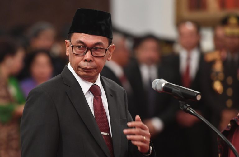 Wakil Ketua KPK Nawawi Pomolango mengikuti upacara pelantikan Pimpinan dan Dewan Pengawas KPK di Istana Negara, Jakarta, Jumat (20/12/2019).