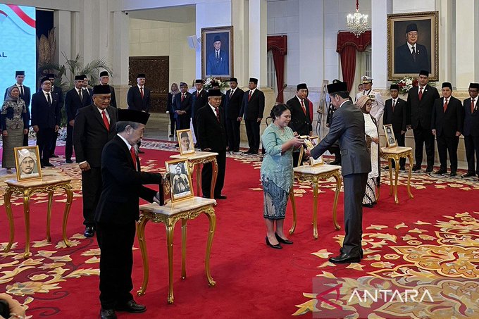 pENGANUGRAHAN pAHLAWAN