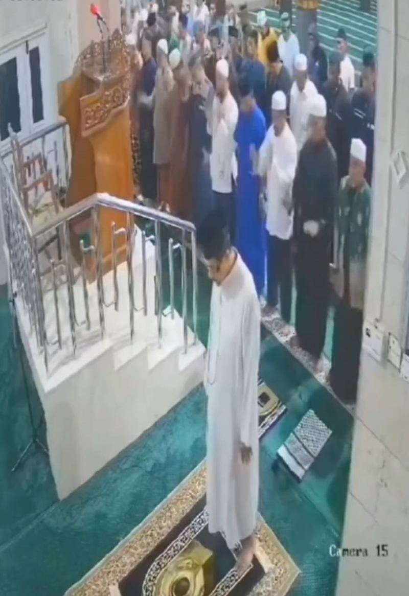 11meninggal saat sujud