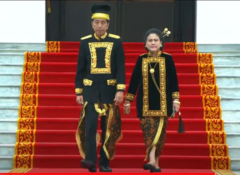 BAJU TAKWO