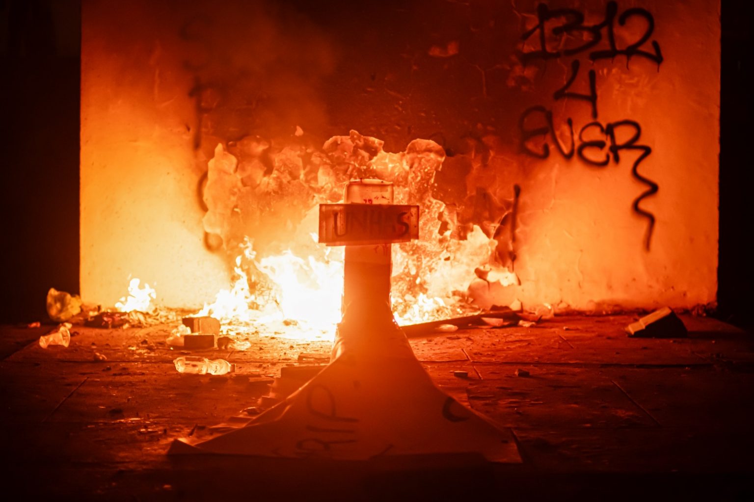 UNHAS TERBAKAR
