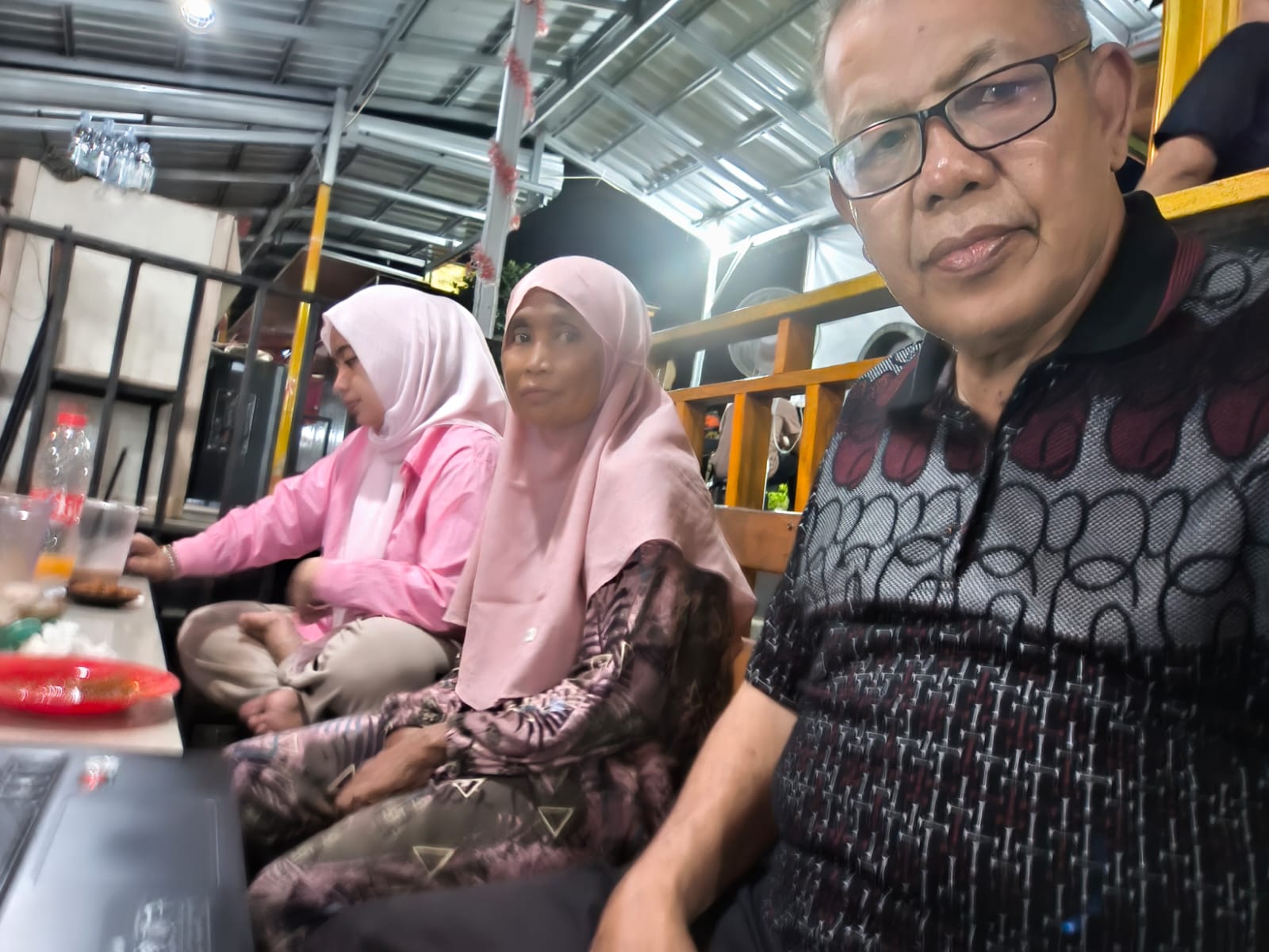 SANTAI LESEHAN TEPIAN