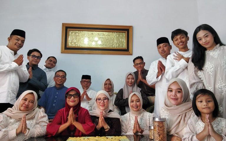 KELUARGA LEBARAN PASTI